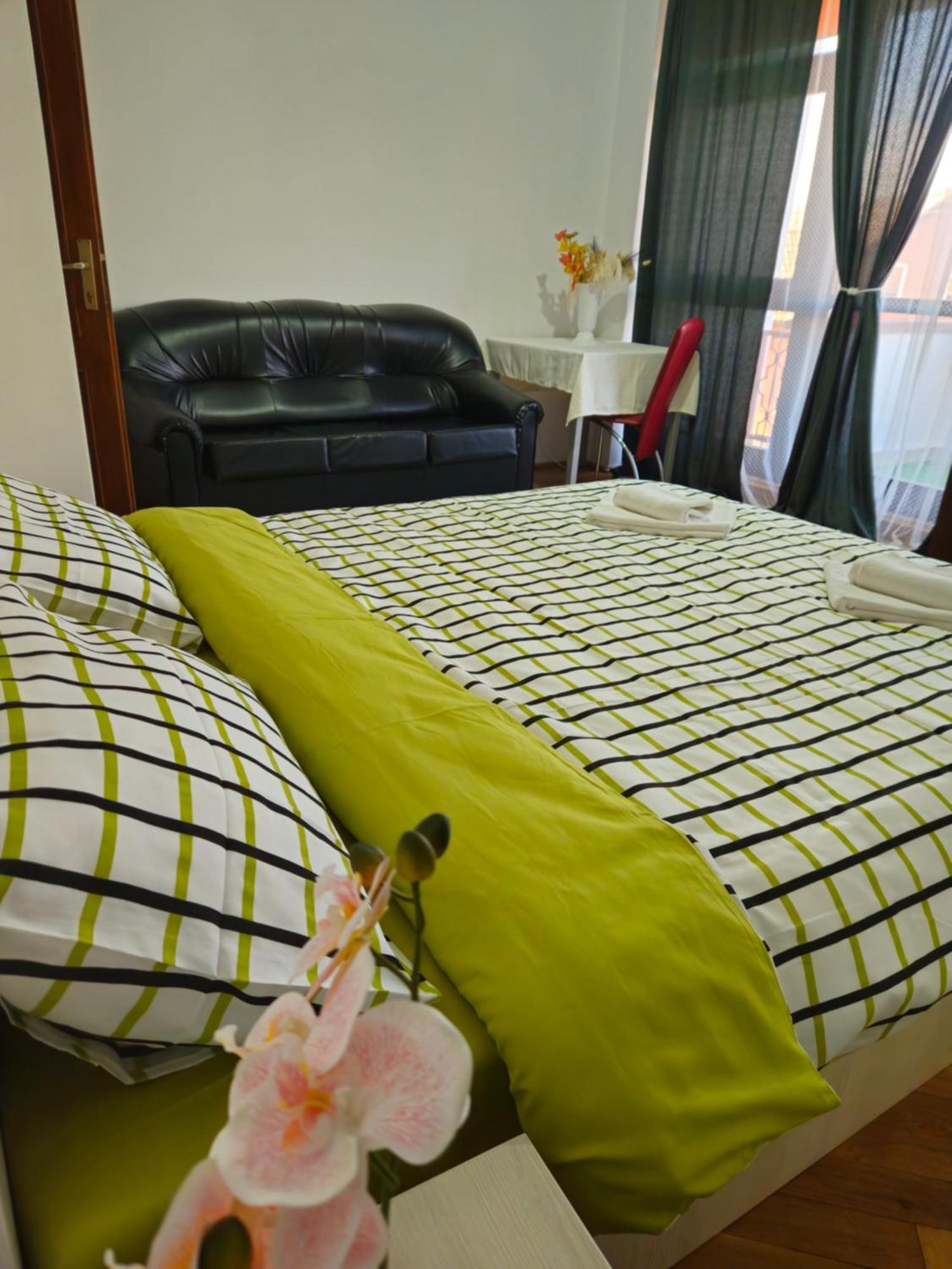 Apartment Zarnesti City Centre Vmp Free Parking 외부 사진