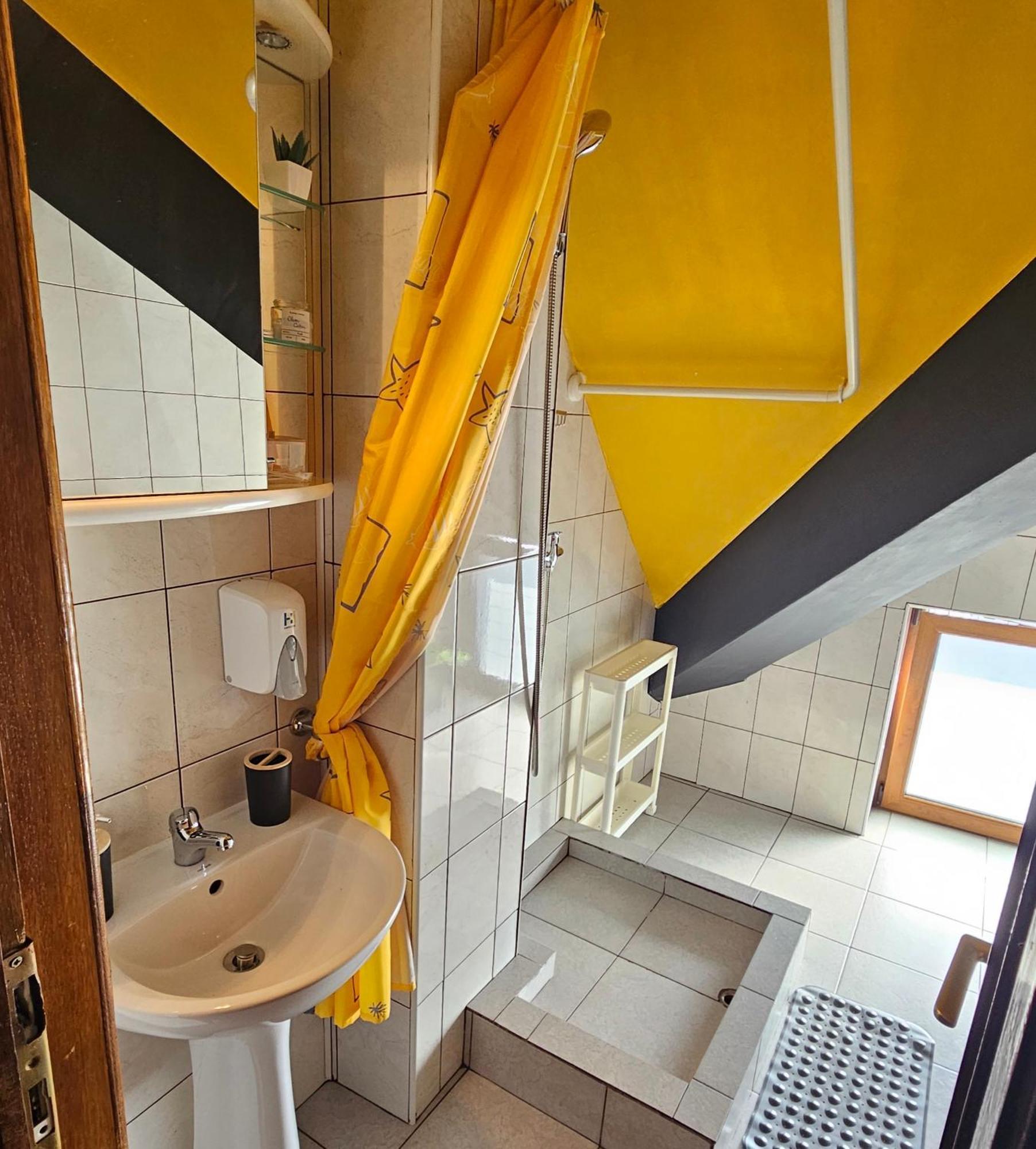 Apartment Zarnesti City Centre Vmp Free Parking 객실 사진