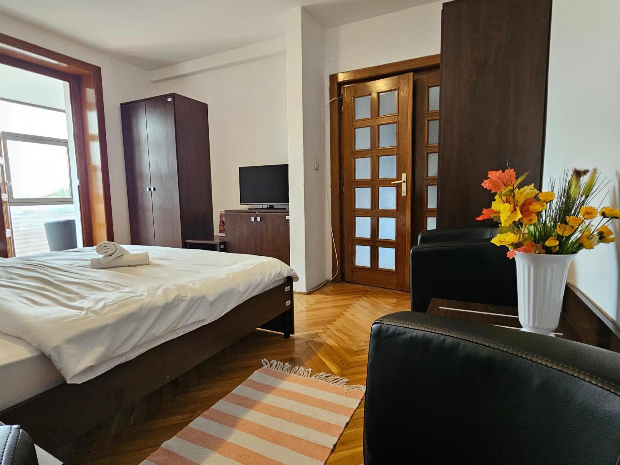 Apartment Zarnesti City Centre Vmp Free Parking 외부 사진