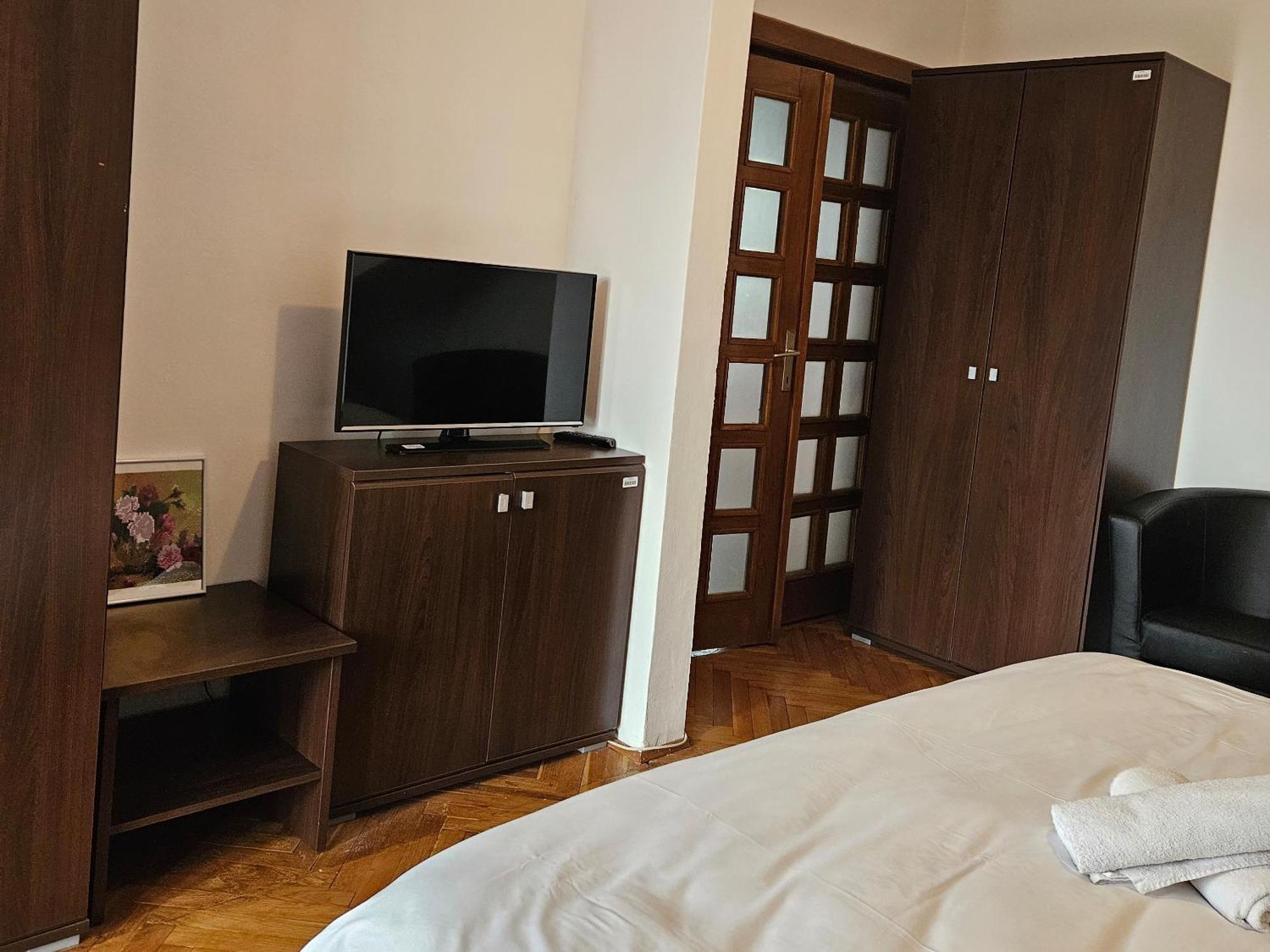 Apartment Zarnesti City Centre Vmp Free Parking 외부 사진